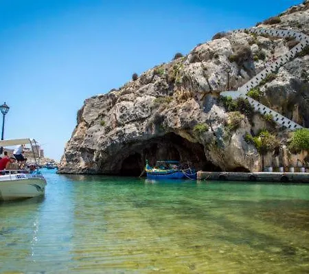 Hotel Getaway Suites *