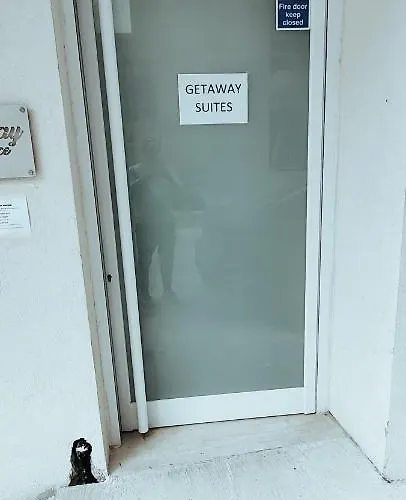 ホテル Getaway Suites クレンディ